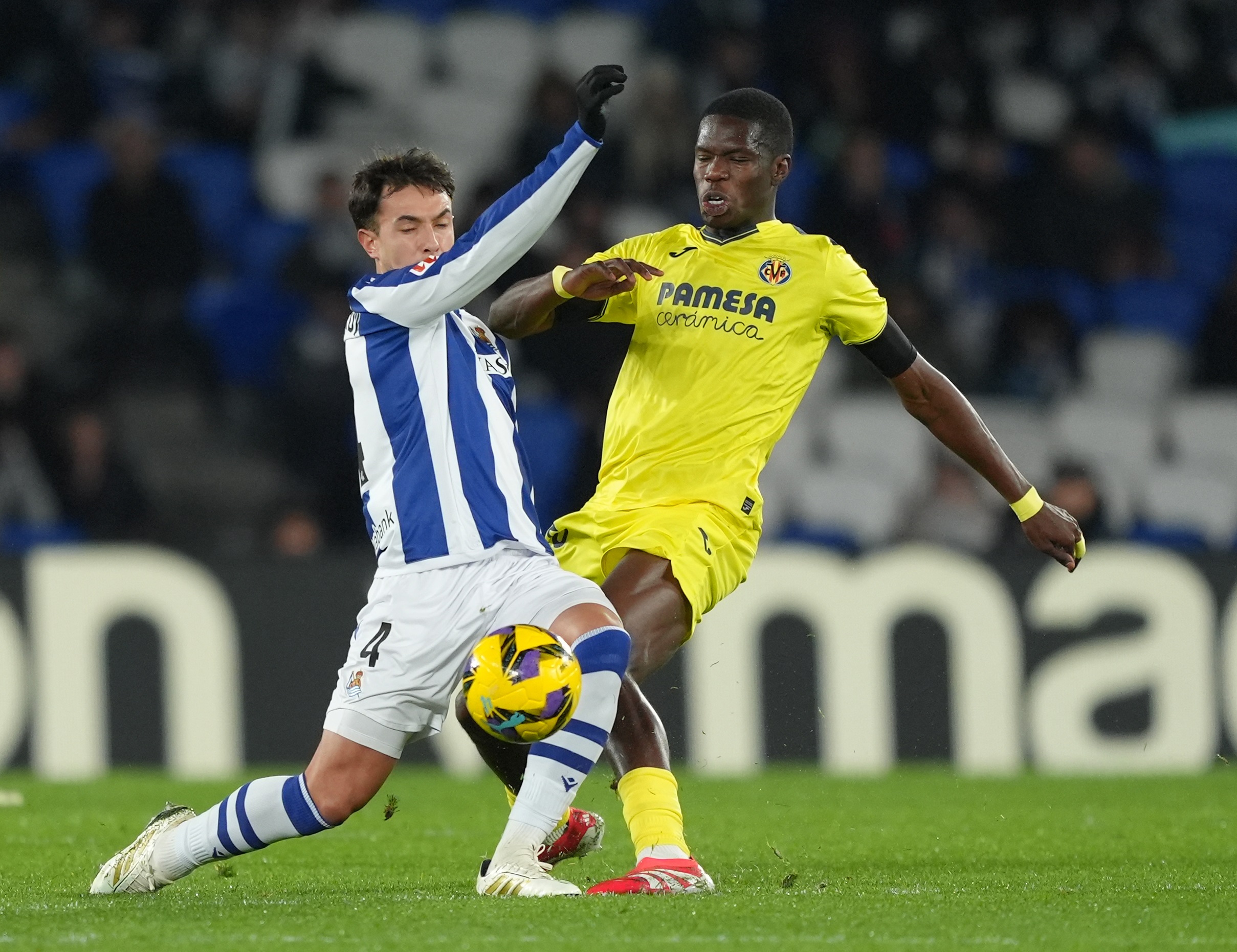 Martin Zubimendi holds on to the ball under challenge from Villarreal's Thierno Barry.