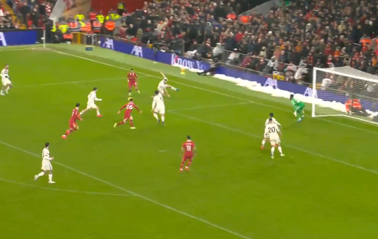 Cody Gakpo leaves Matthijs de Ligt off-balance before equalising for Liverpool