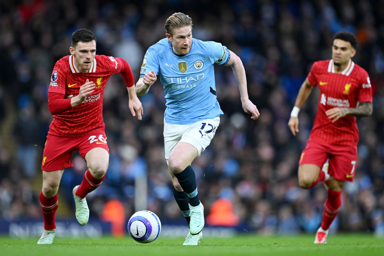 Kevin De Bruyne in action for Manchester City against Liverpool