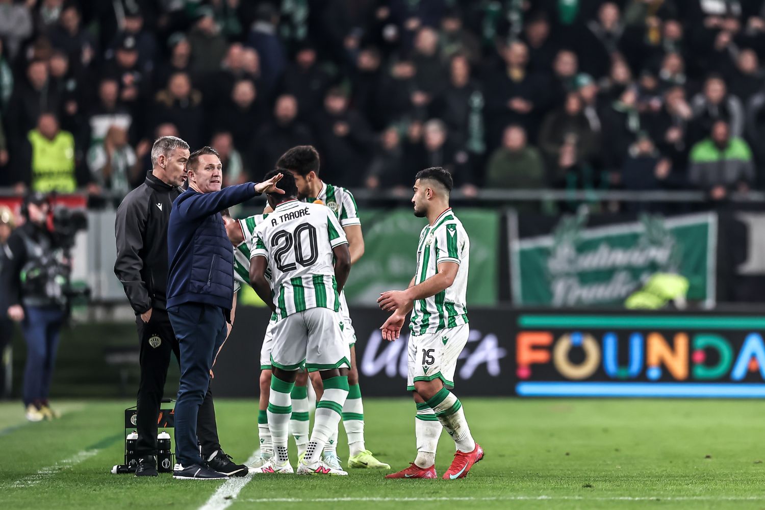 Robbie Keane oversees Ferencváros in the Europa League