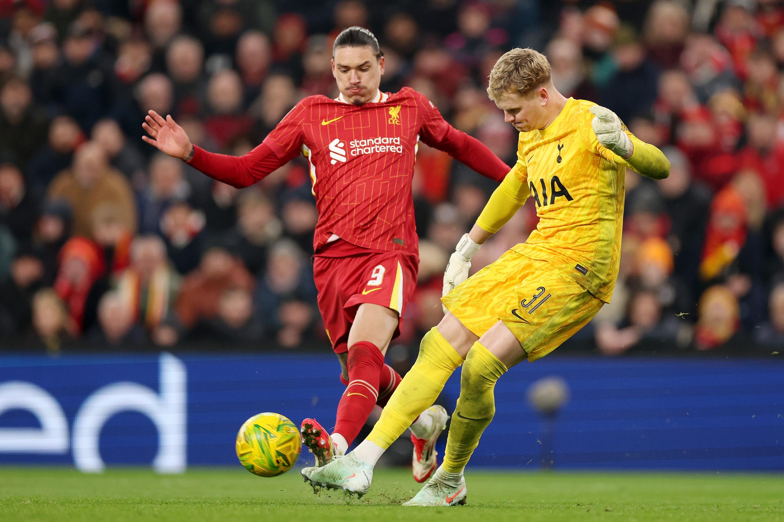 Darwin Nunez pressures Tottenham goalkeeper.