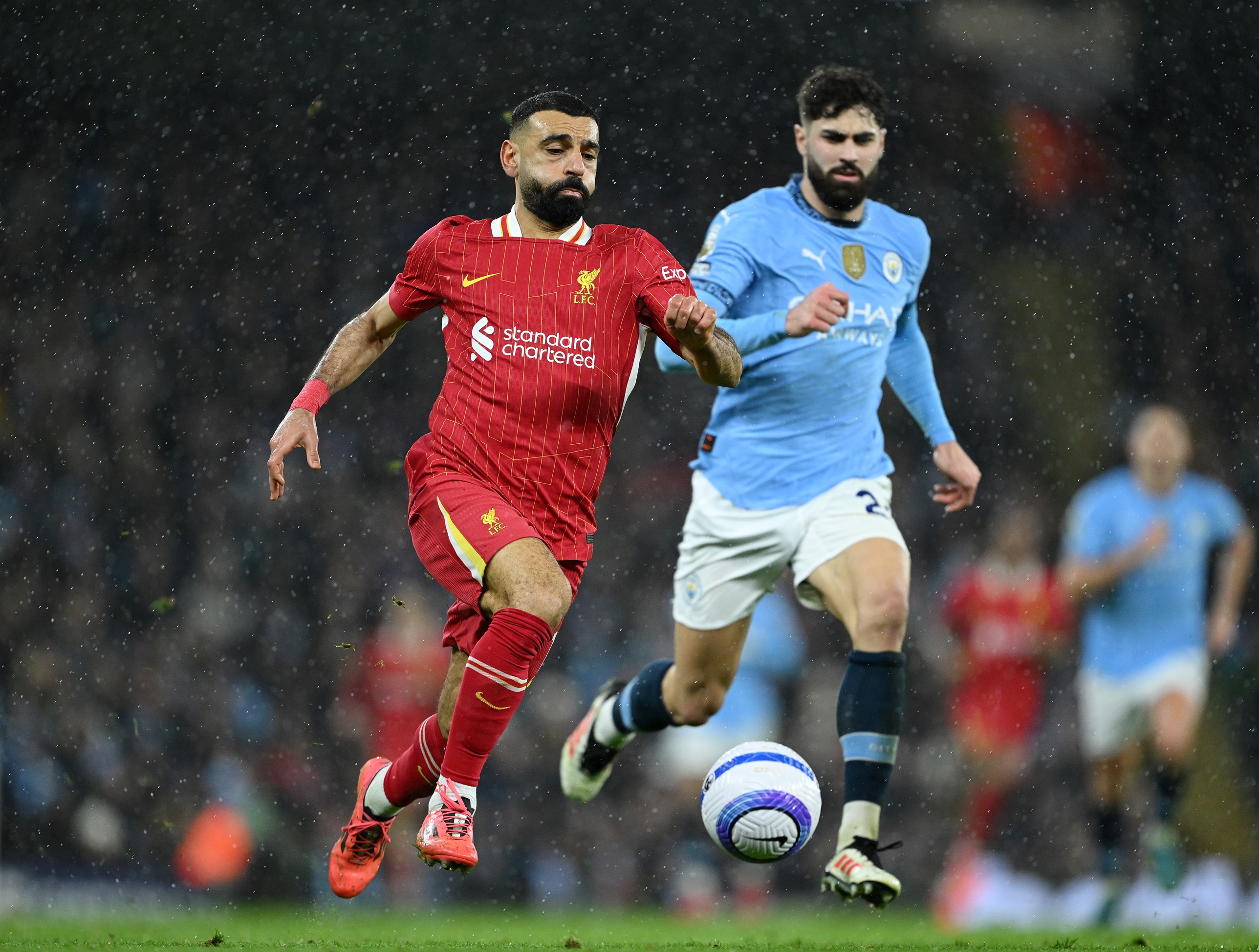 Liverpool dribbles with the ball alongside Man City defender Josko Gvardiol.