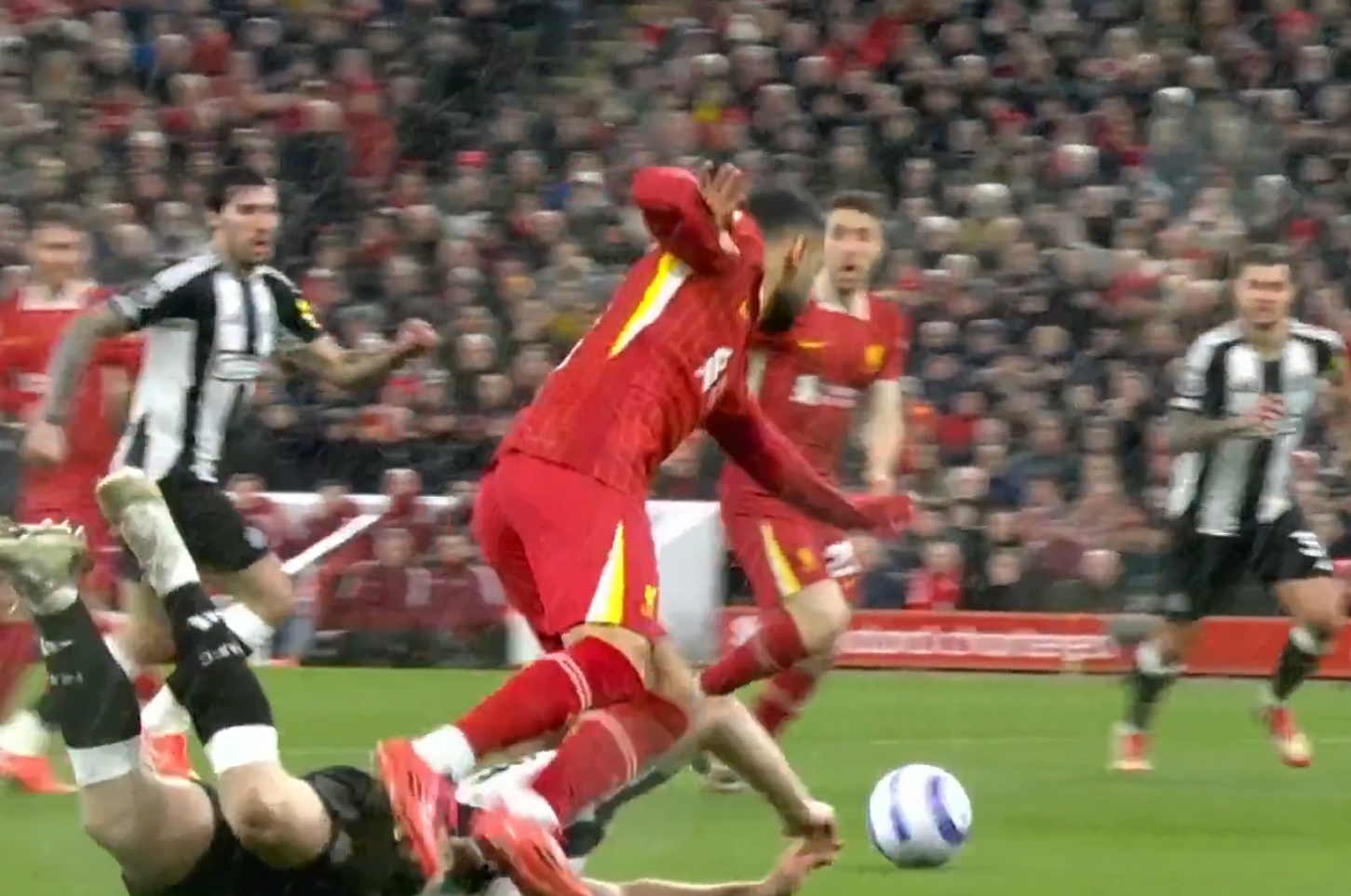 Lewis Hall collides with Mo Salah in the Newcastle penalty area