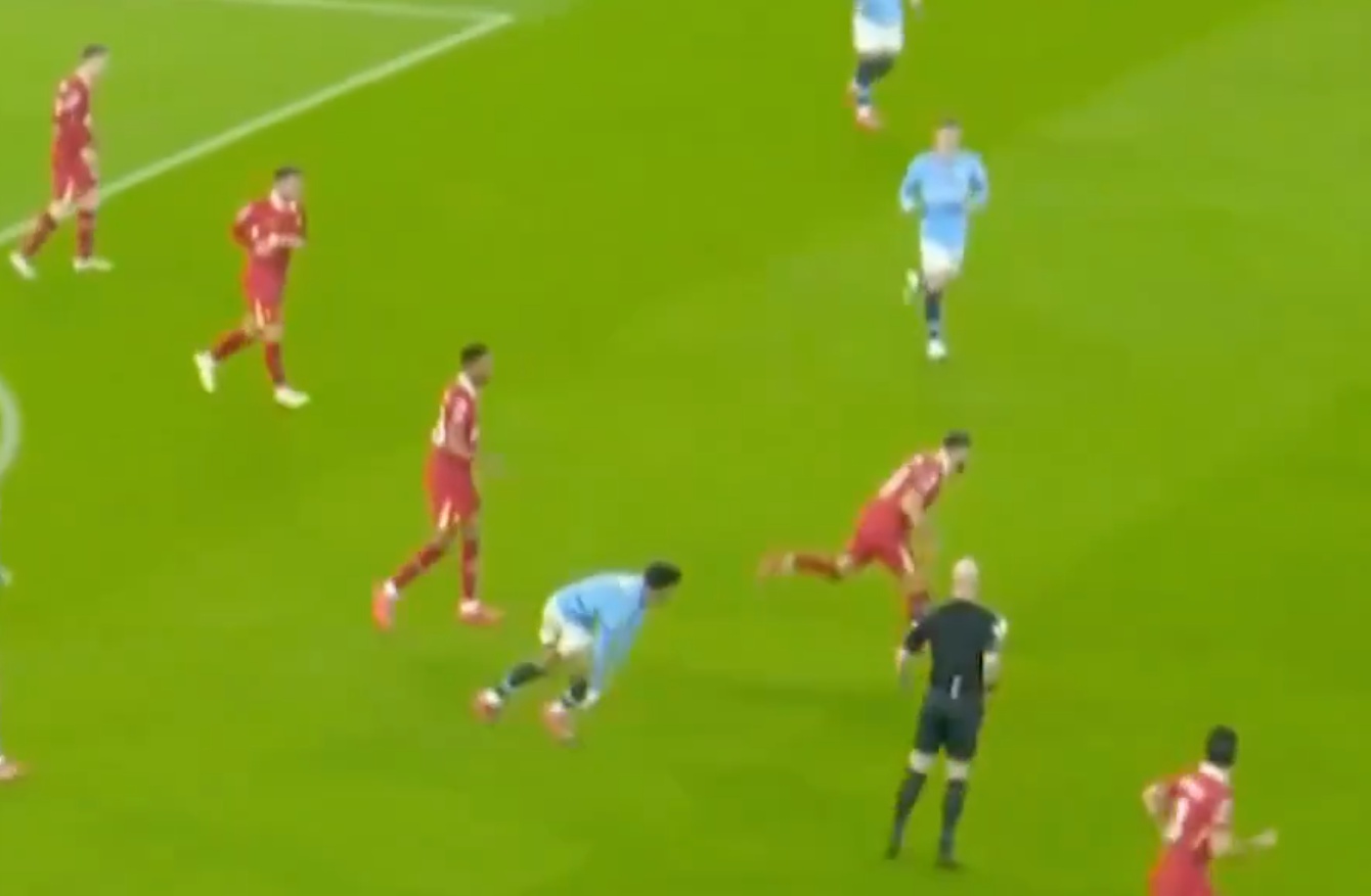 Mo Salah left Omar Marmoush on the ground with a jaw-dropping skill move