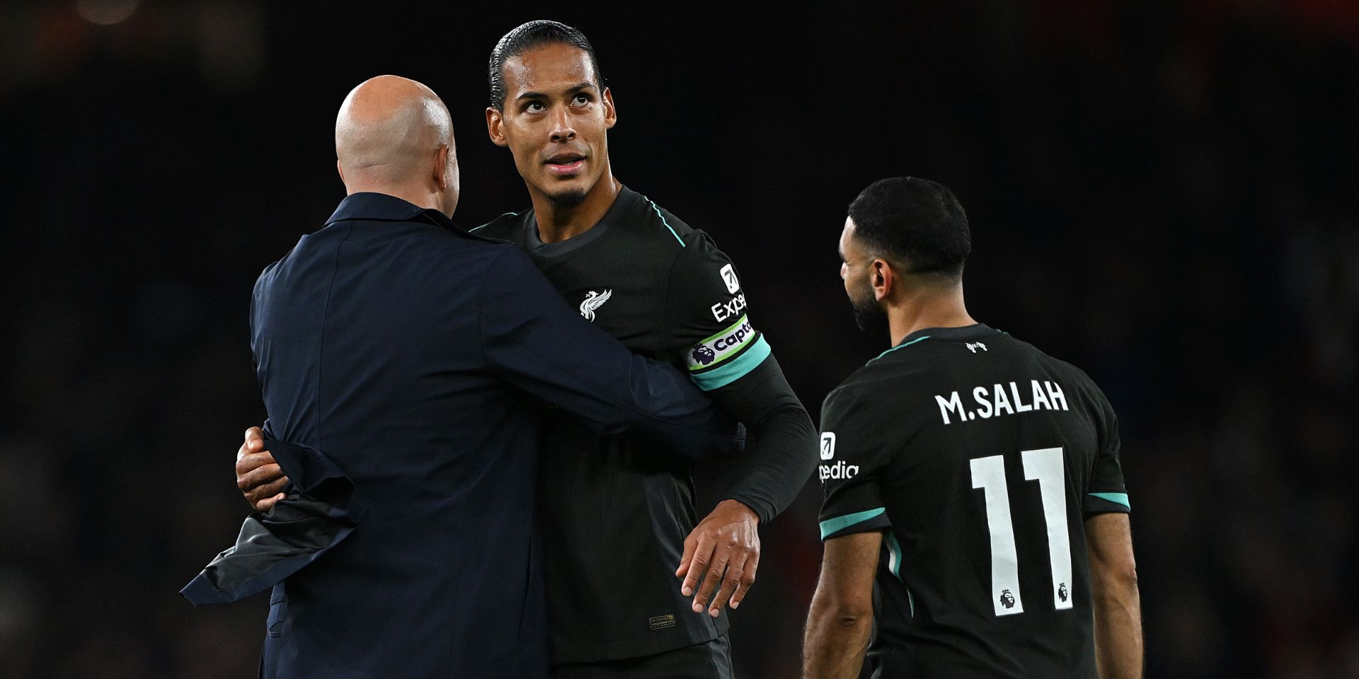 Virgil van Dijk celebrates with Arne Slot