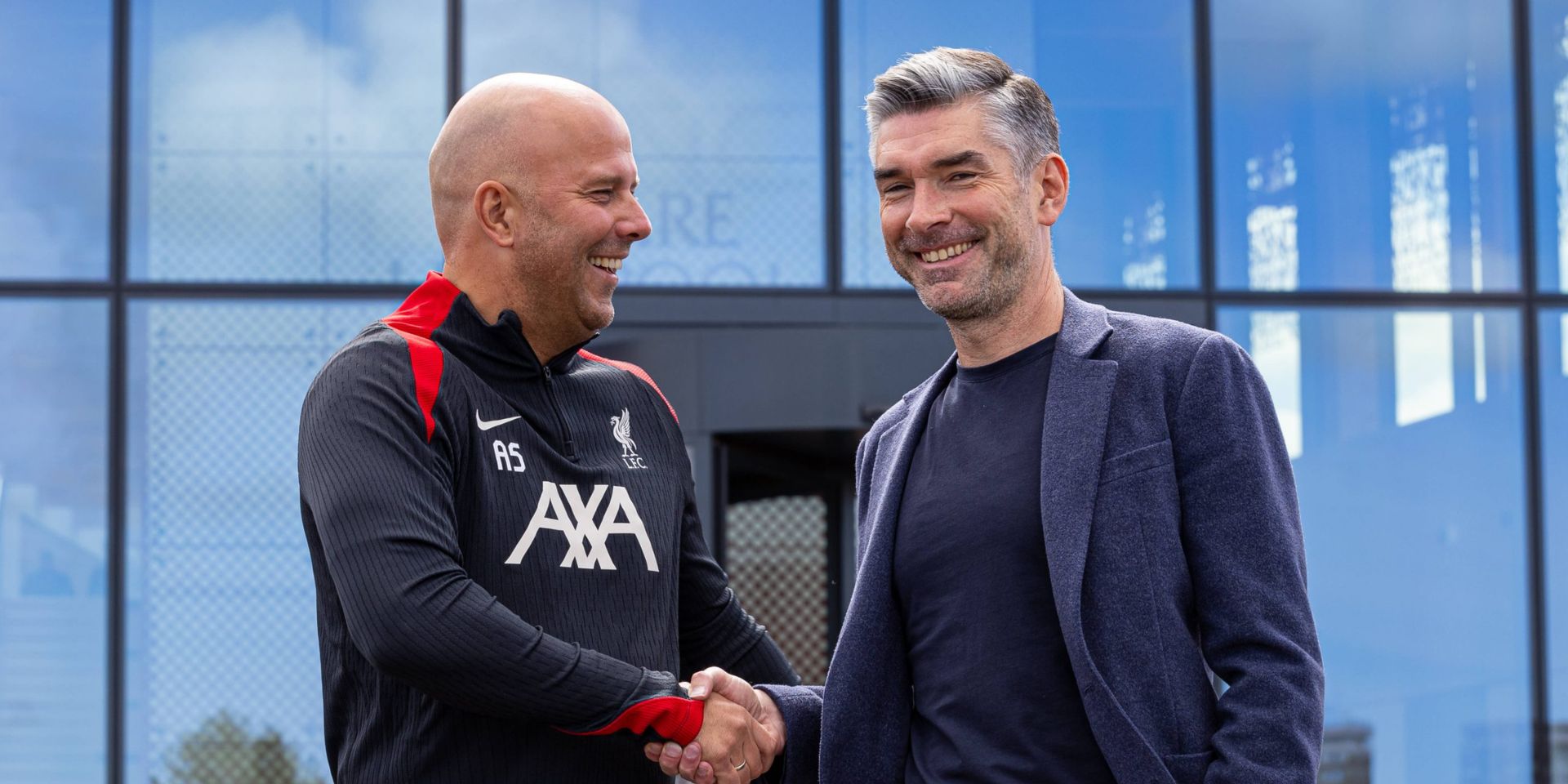 Arne Slot poses with Richard Hughes