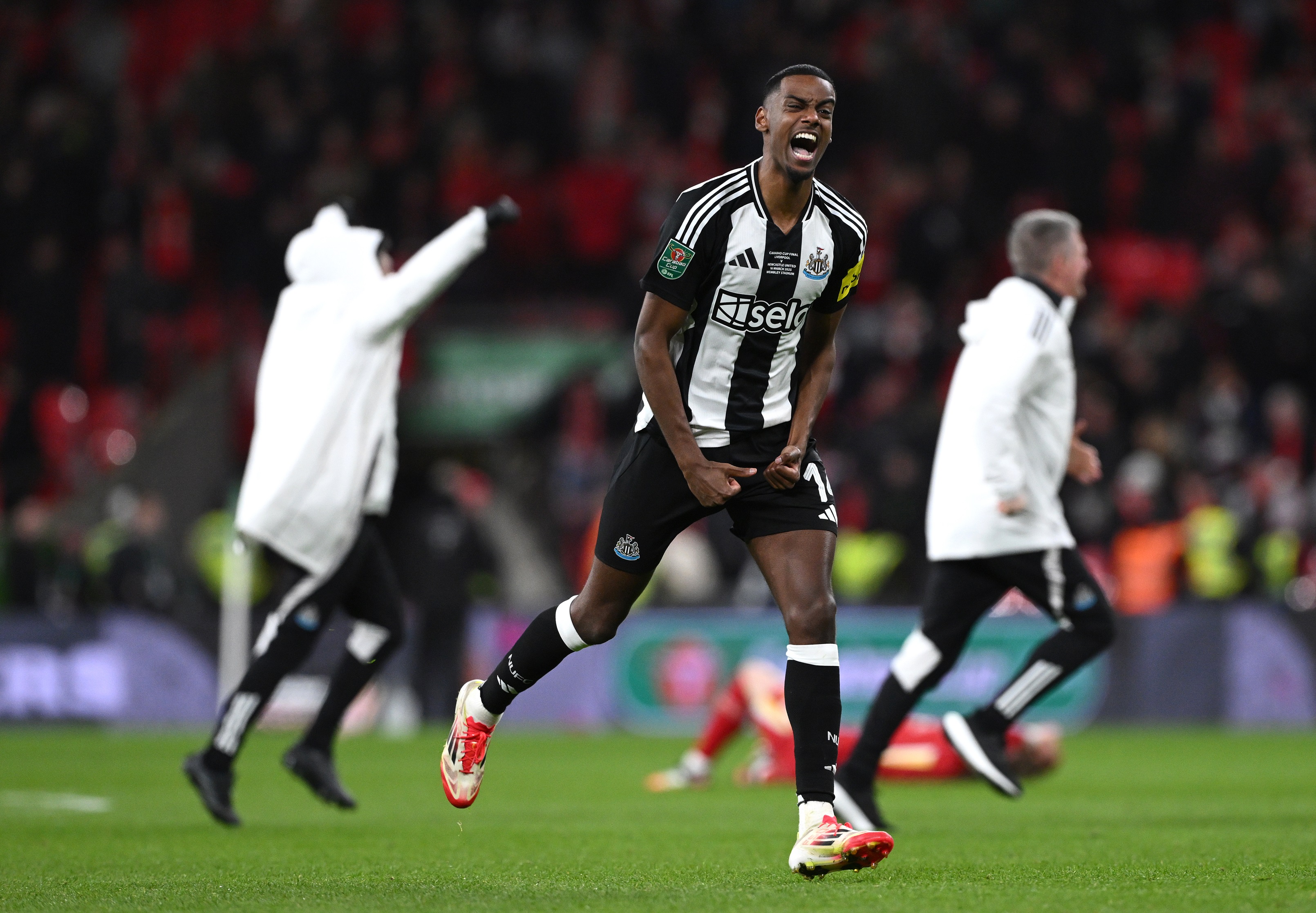 Alexander Isak runs celebrating Newcastle Carabao Cup win.
