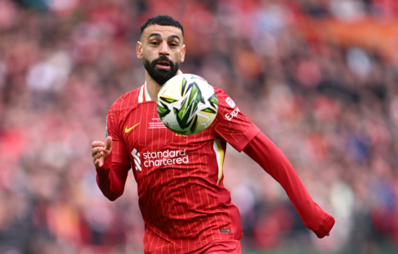 Michael Owen has said that he's 'pretty sure' Mo Salah wants to remain at Liverpool