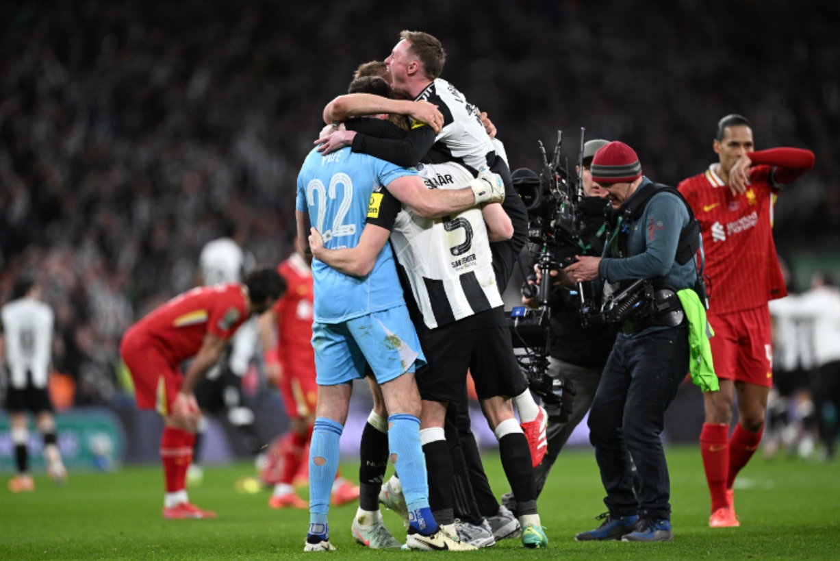 Virgil van Dijk congratulated every Newcastle player after the Carabao Cup final