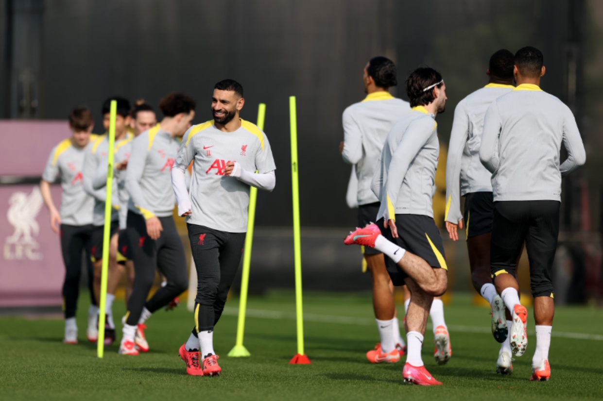 Michael Owen is 'pretty sure' that Mo Salah will remain at Liverpool