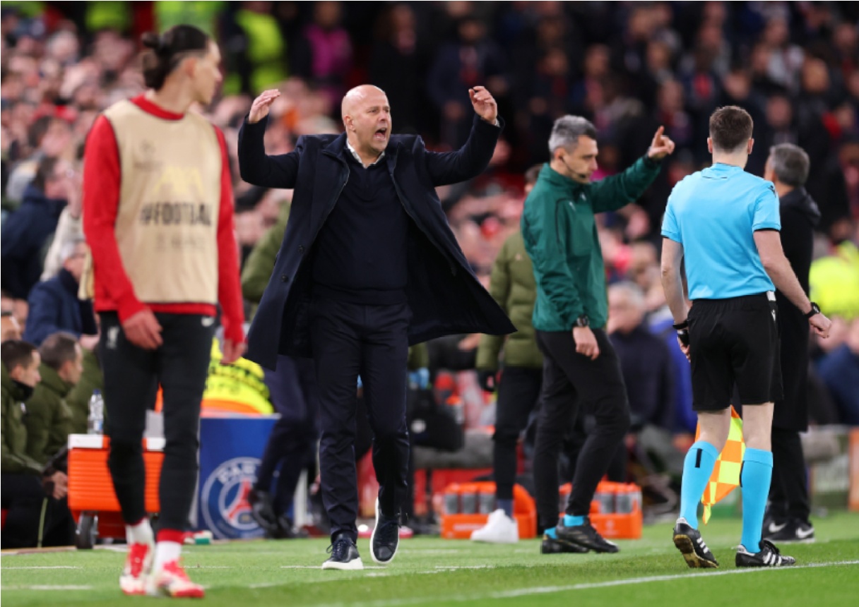 Stephen Warnock accused Arne Slot of 'wasting' a substitution in Liverpool's defeat to PSG