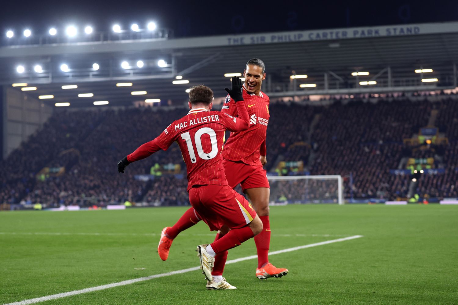 Virgil van Dijk and Alexis Mac Allister celebrate a goal at Goodison