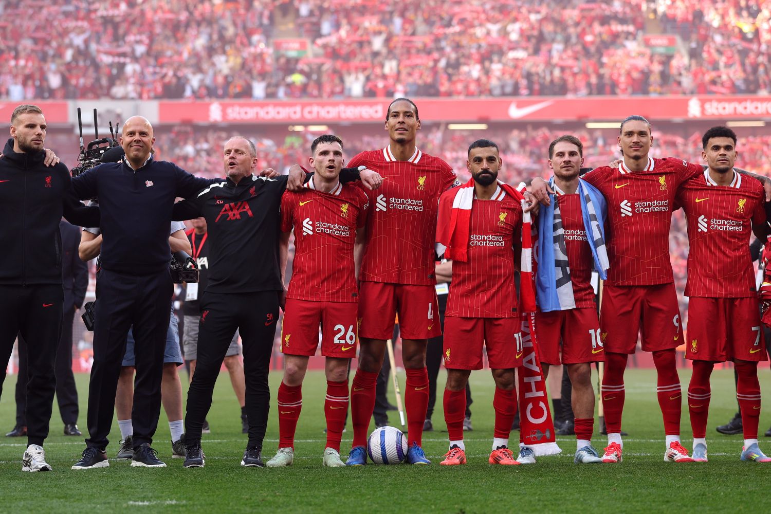 Andy Robertson celebrates winning the league