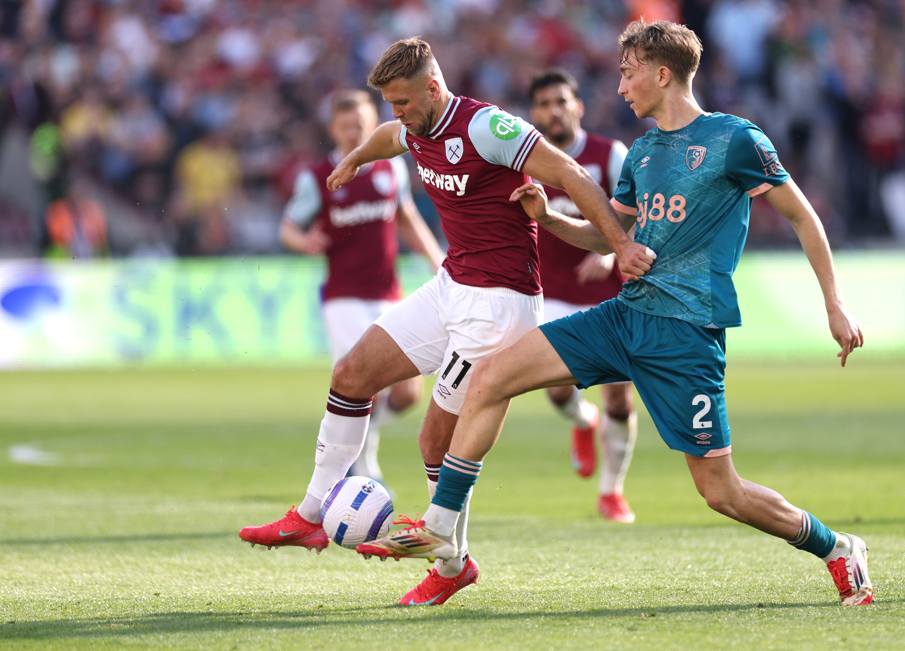 Dean Huijsen sticks out his boot to take the ball from Niclas Fullkrug.