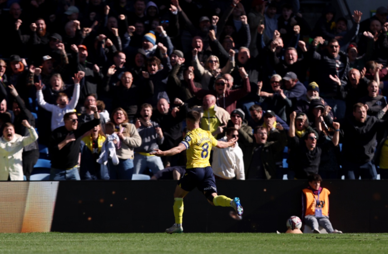 Cameron Brannagan scored a stupendous free kick to earn Oxford a 1-1 draw away to Cardiff