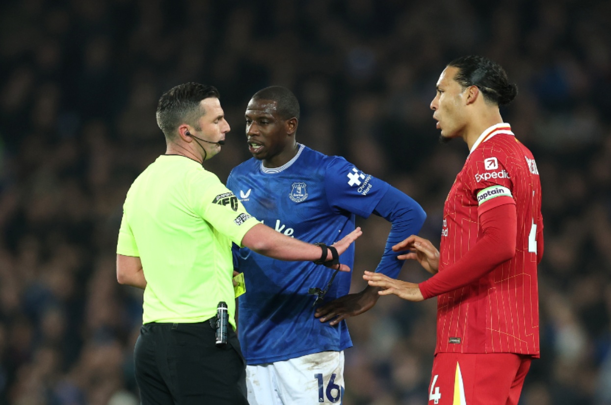 Keith Hackett has seemingly accused Virgil van Dijk of trying to influence referees before matches