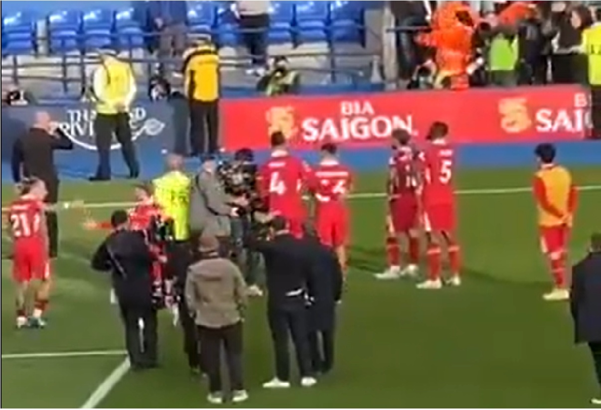 Virgil van Dijk invites Trent to take the Liverpool fans' acclaim