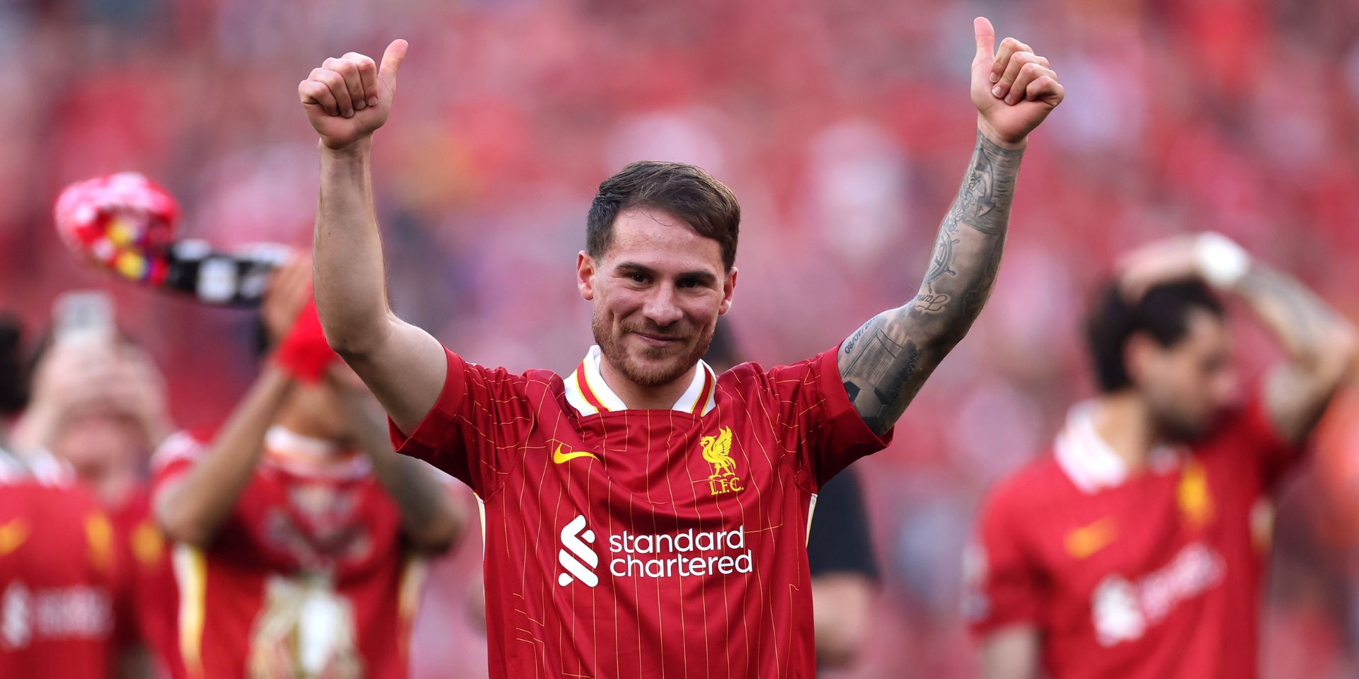 Alexis Mac Allister celebrates winning the league