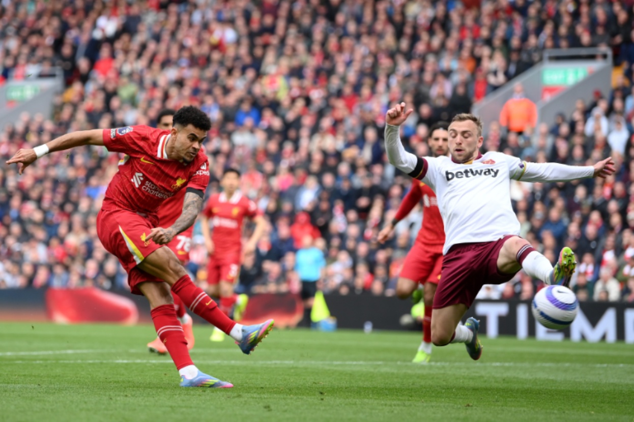 Liverpool are reportedly preparing to offer Luis Diaz a new contract to fend off Saudi interest
