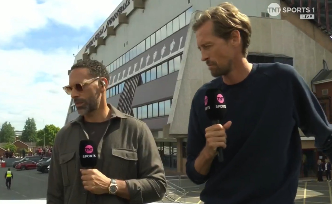 Rio Ferdinand and Peter Crouch have both voiced their dislike of the Premier League champions receiving a guard of honour
