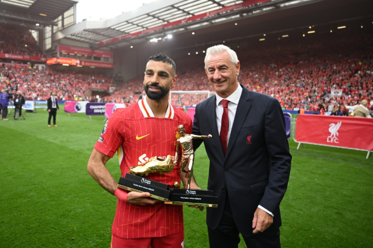 Mo Salah poses with his Premier League Golden Boot and Playmaker awards alongside Ian Rush
