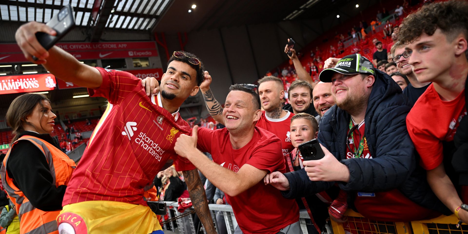 Luis Diaz poses with Liverpool fans