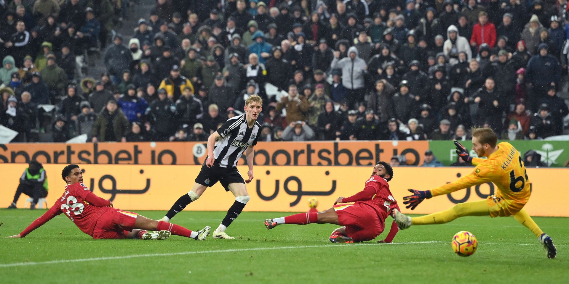 Gordon transfer tipped by journalist but Newcastle stance leaves Liverpool waiting