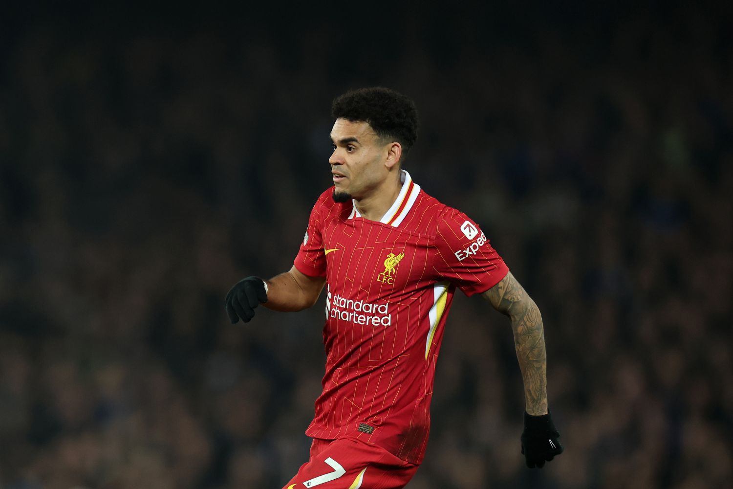 Luis Diaz plays against Everton
