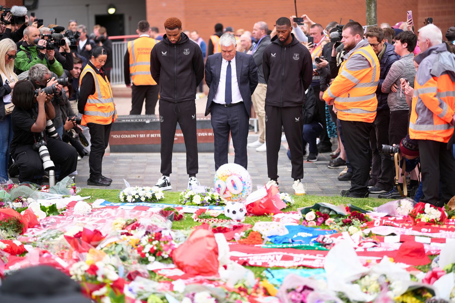 Everton lay a tribute for Diogo Jota