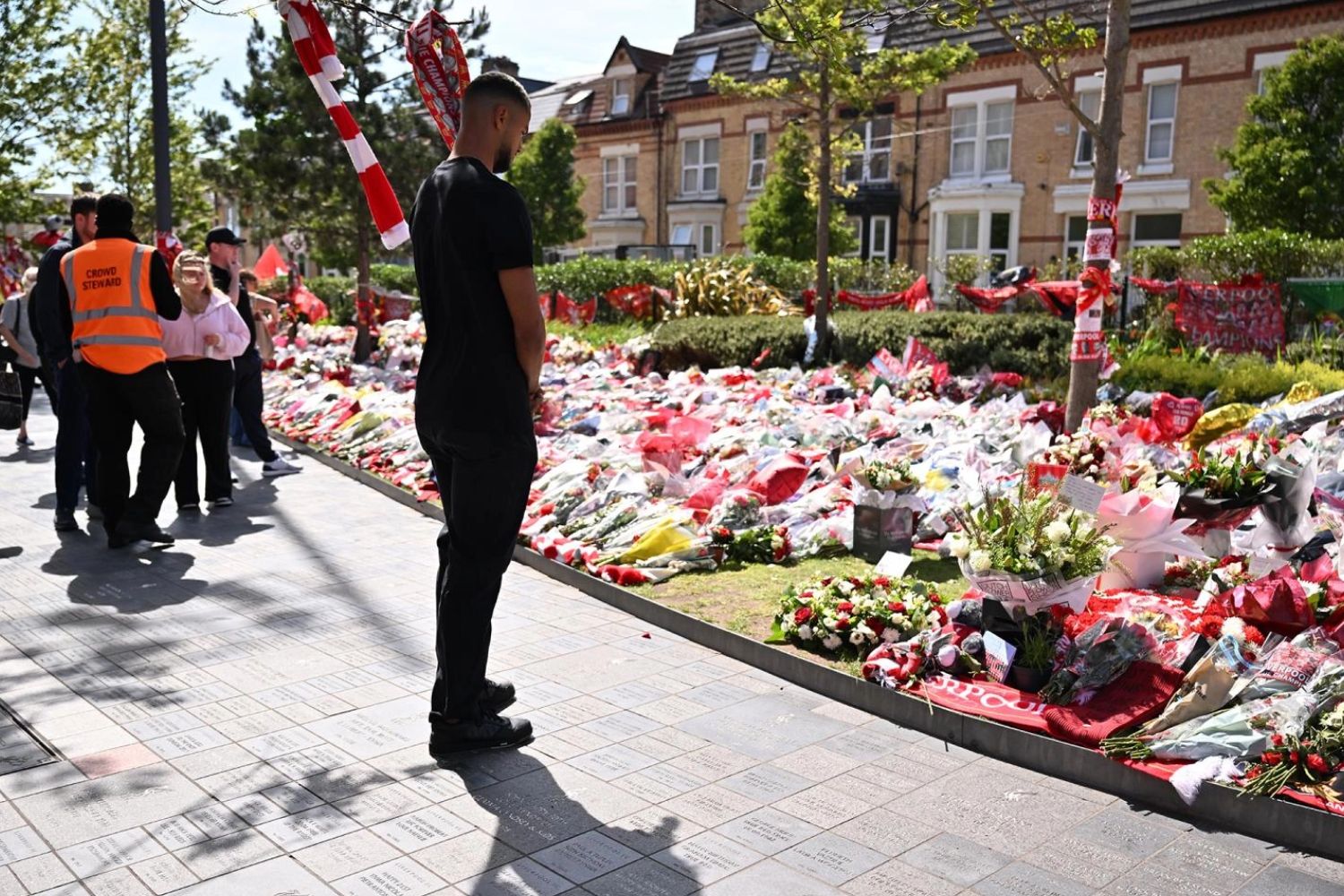 Cody Gakpo lays flowers at Anfield in tribute to Diogo Jota