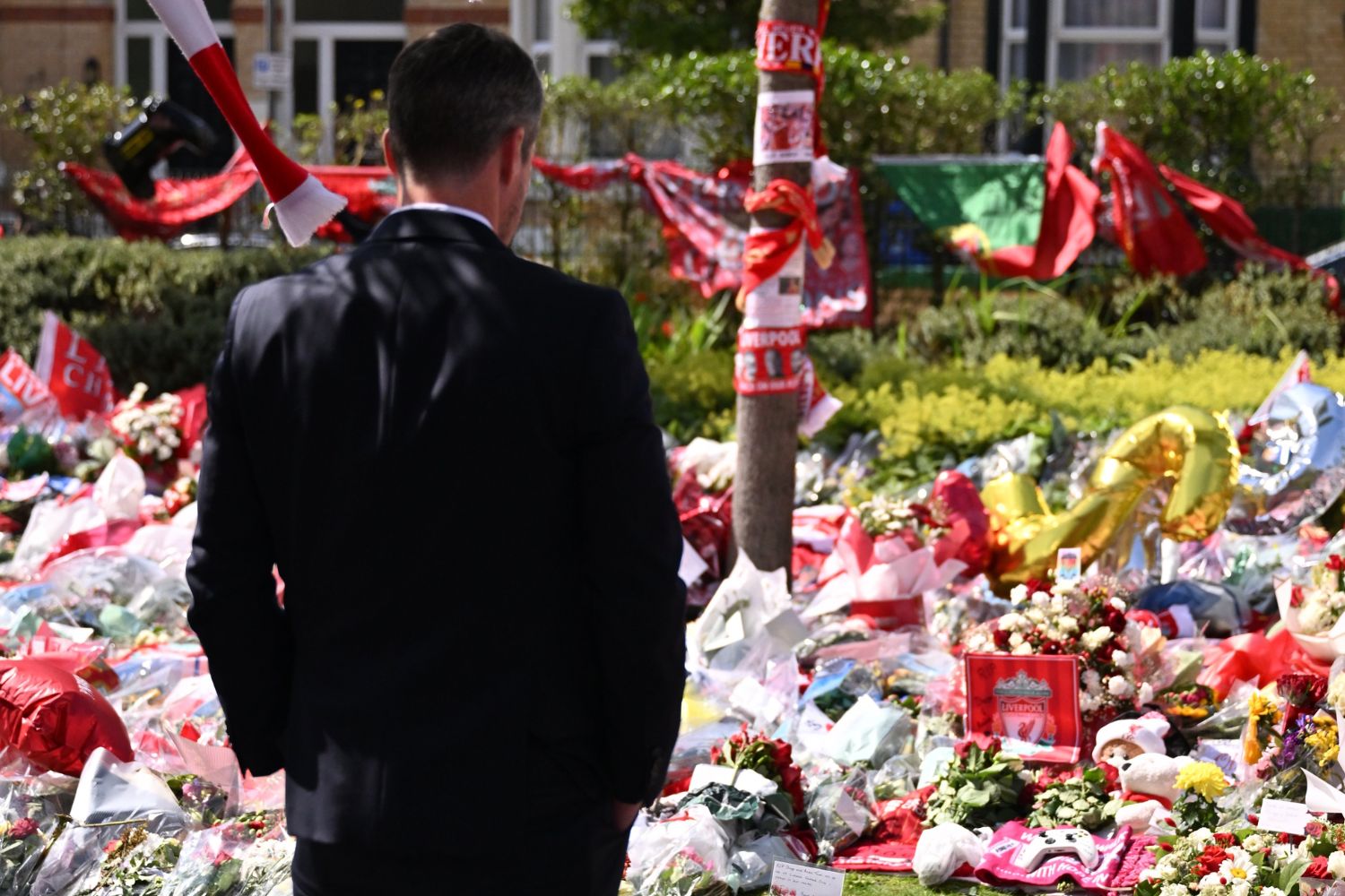 Billy Hogan lays tributes at Anfield for Diogo Jota