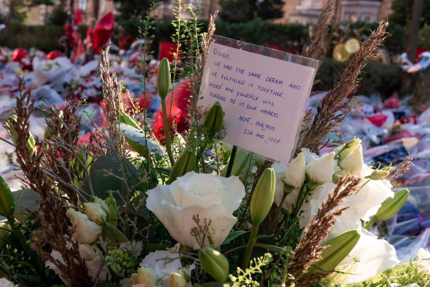 Arne Slot lays flowers at Anfield in tribute to Diogo Jota