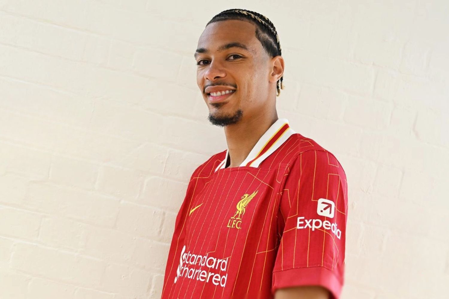 Hugo Ekitike signs for Liverpool