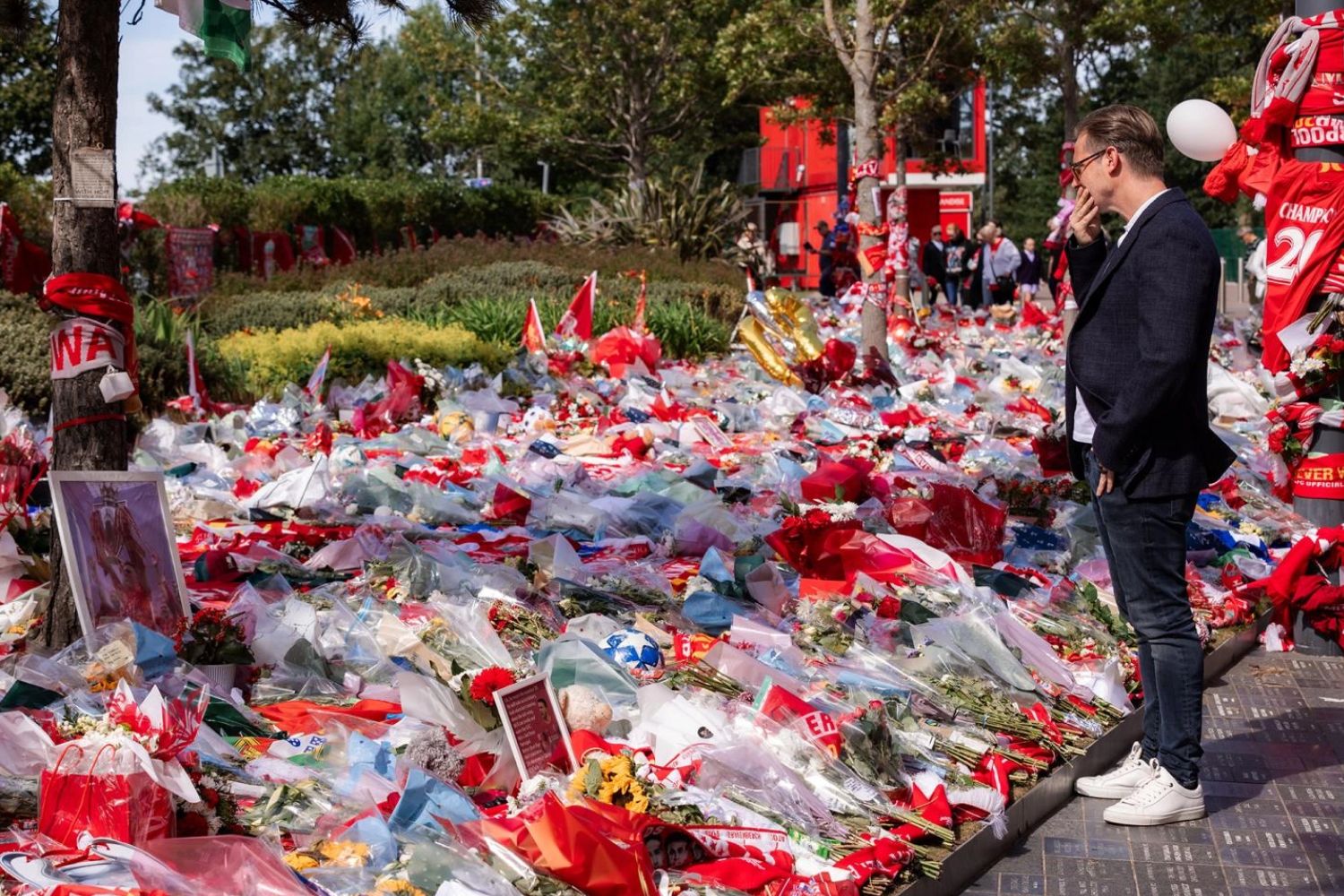 Michael Edwards lays flowers at Anfield in tribute to Diogo Jota