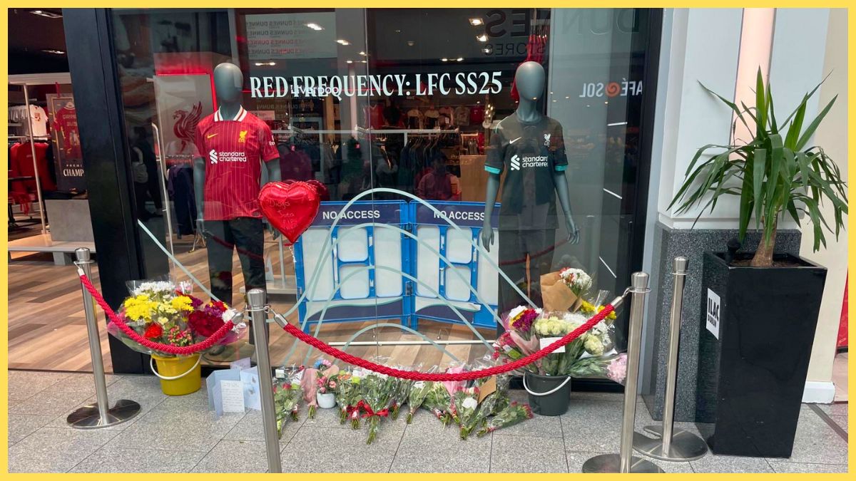Liverpool fans in Dublin lay tributes for Diogo Jota