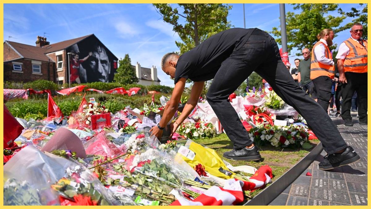 Cody Gakpo lays flowers at Anfield in tribute to Diogo Jota