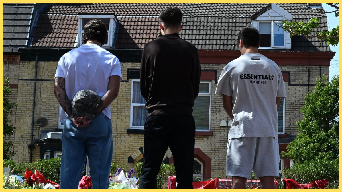 Emotional scene as Szoboszlai, Kerkez and Pecsi lay flowers for Jota