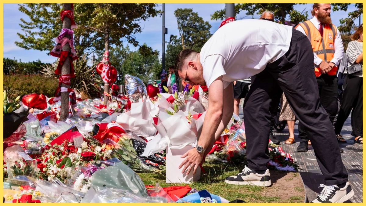 Andy Robertson lays flowers at Anfield in tribute to Diogo Jota