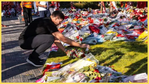 Steven Gerrard lays flowers at Anfield in tribute to Diogo Jota