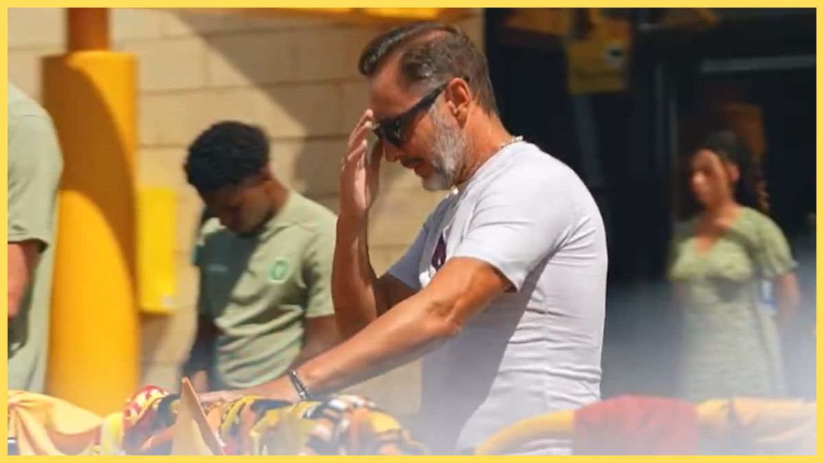 Vítor Pereira visits Molineux to remember Diogo Jota