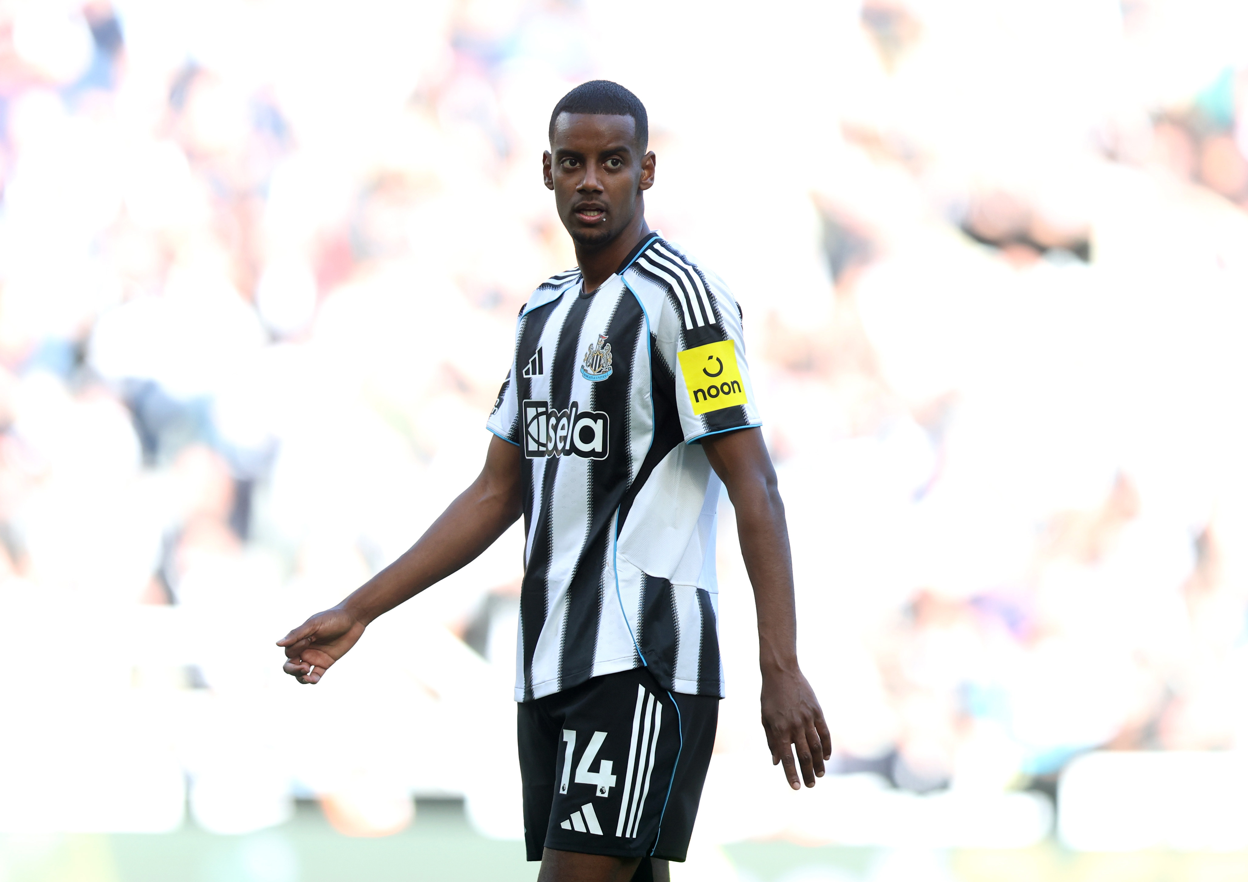 Lewis Steele has said that Alexander Isak is 'desperate' for a move to Liverpool
