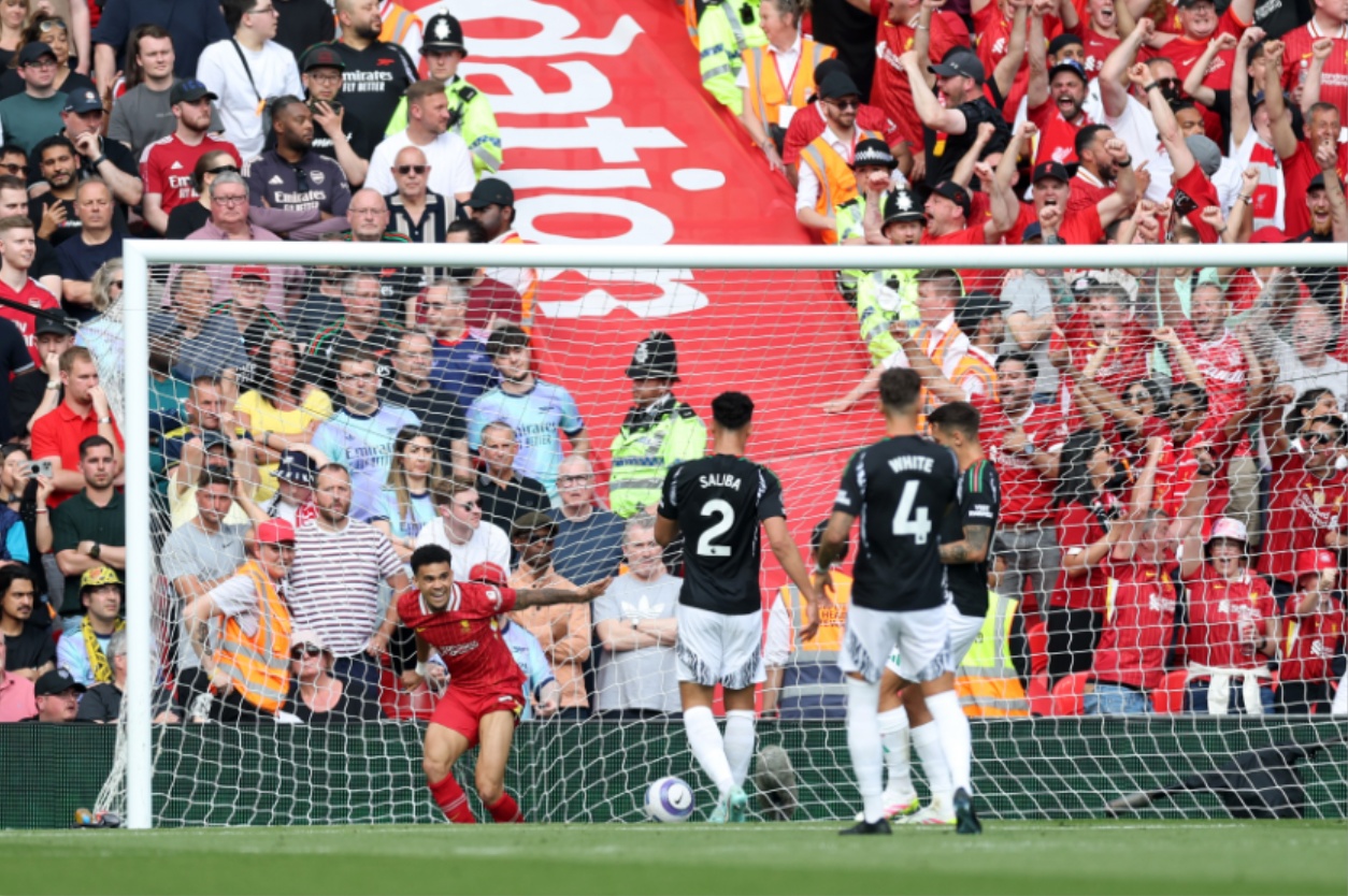 Liverpool finished 10 points clear of Arsenal in winning the Premier League last season