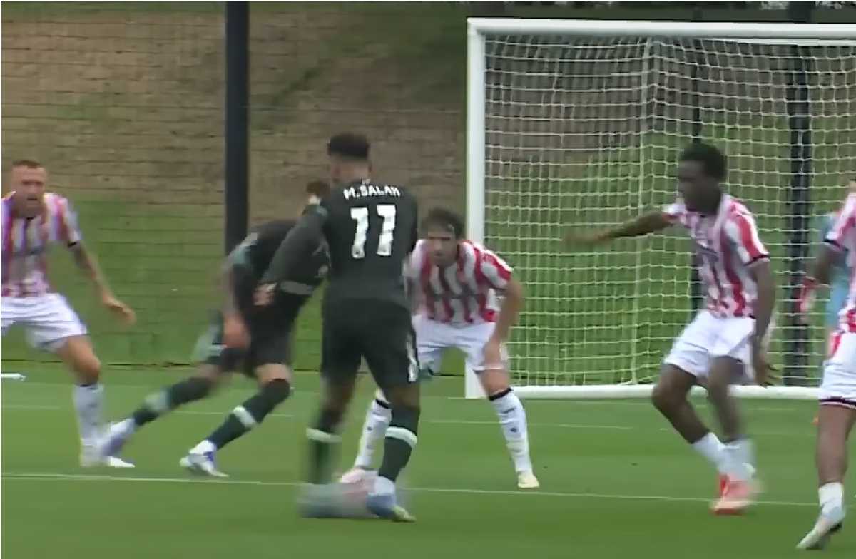 Mo Salah produced a brilliant no-look pass in the lead-up to Darwin Nunez's third goal against Stoke