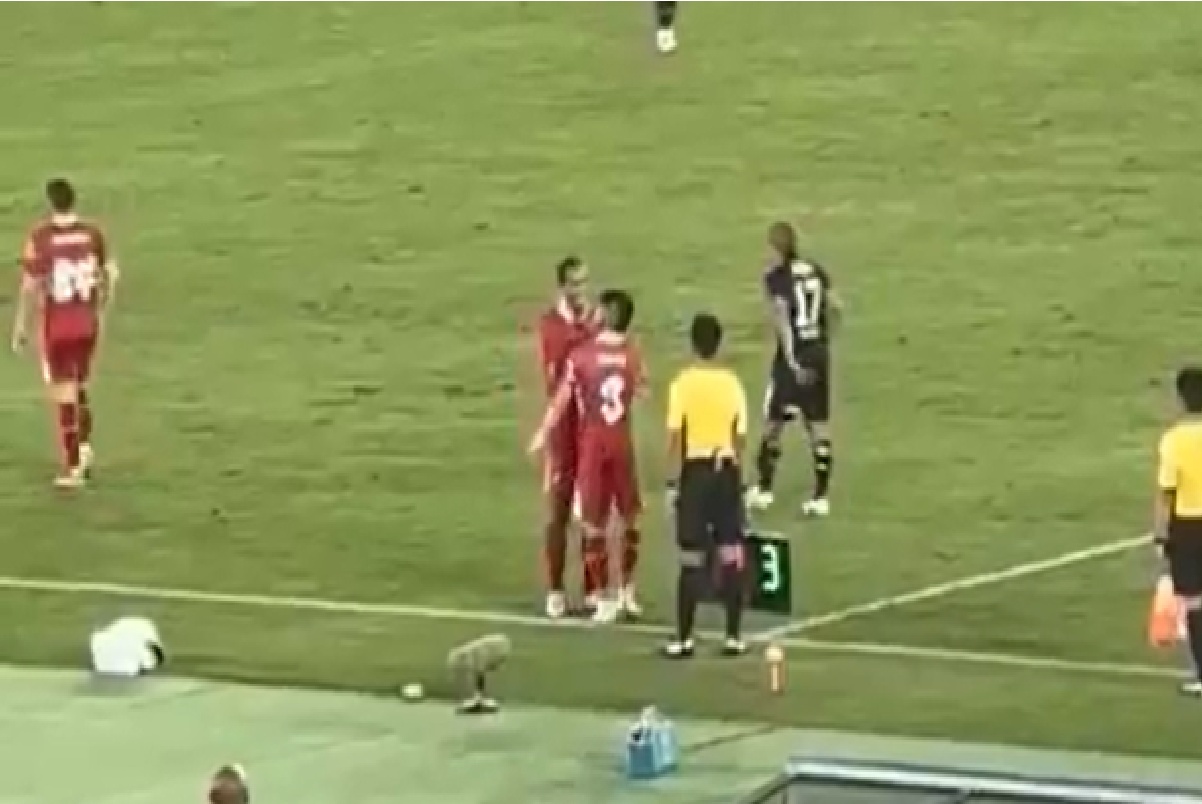 Virgil van Dijk hands over the captain's armband to Wataru Endo in Liverpool's win over Yokohama