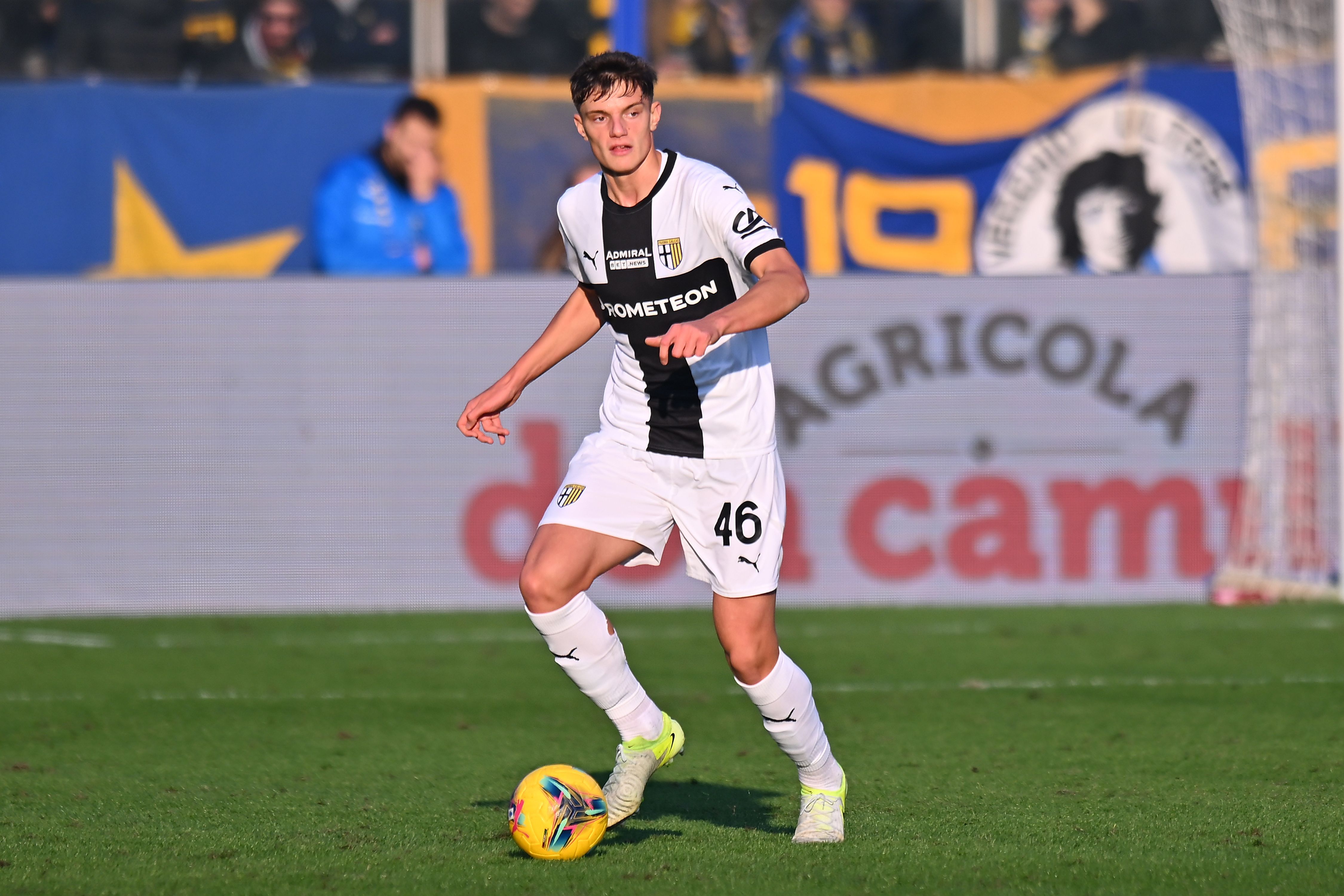 Giovanni Leoni is due to arrive in Liverpool on Thursday ahead of his £30m transfer from Parma