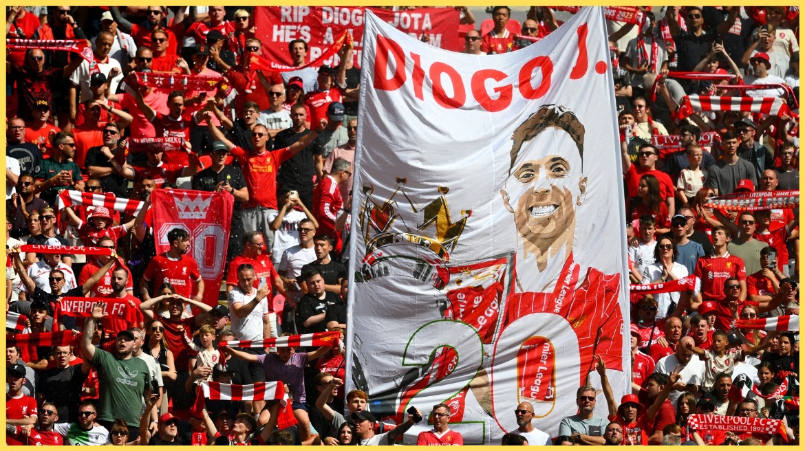 Liverpool fans display a banner in memory of Diogo Jota at the Community Shield
