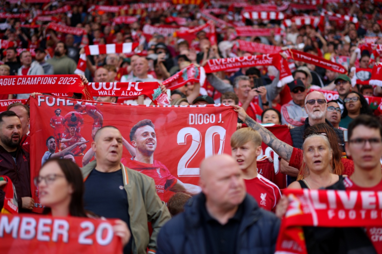 Liverpool fans pay tribute to Diogo Jota at Anfield