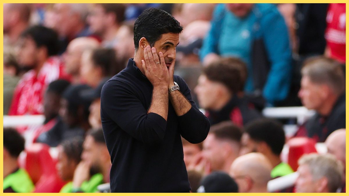 Mikel Arteta of Arsenal watches in anguish