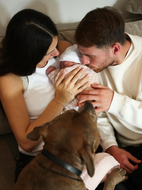 Alexis Mac Allister and his girlfriend Ailen Cova have welcomed the birth of their baby girl Alaia