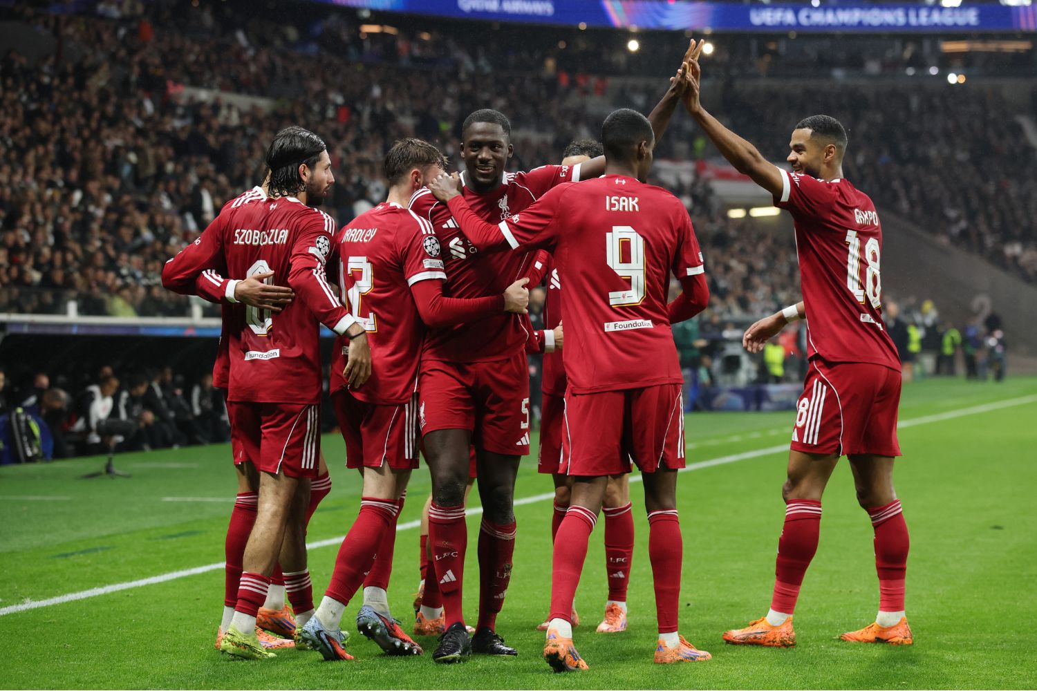 El Liverpool celebra en Frankfurt